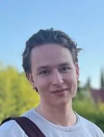 Илья Ляшенко
